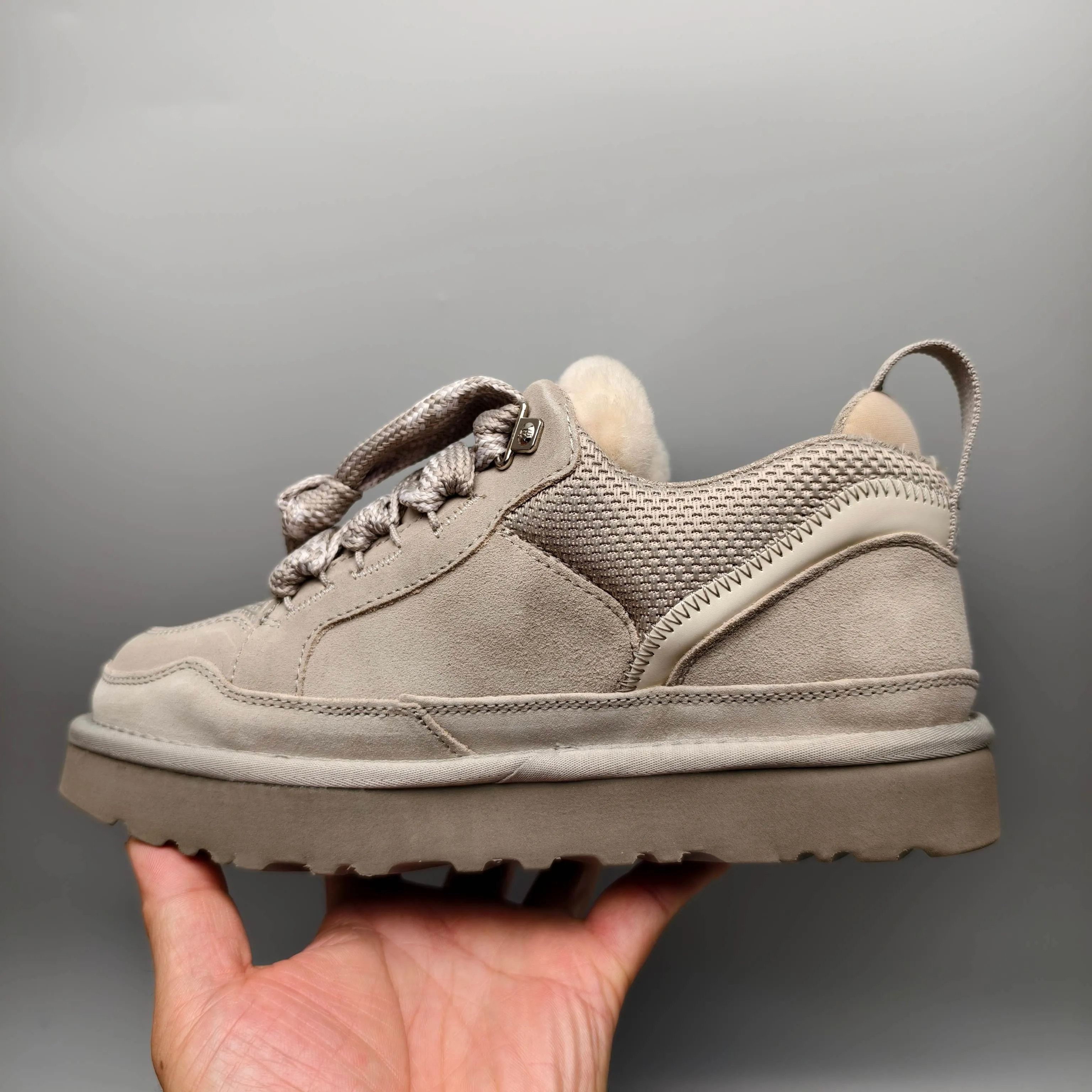 💰640 UGG sheepskin all-in-one snow boots 4032 couple mesh sports and leisure style color: sand black chestnut gray walnut antelope brown white code number: 35-45?